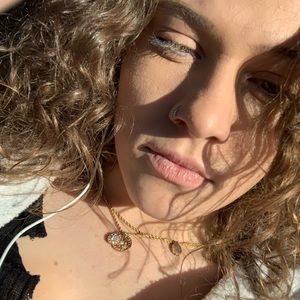 Meet your Posher, Ava